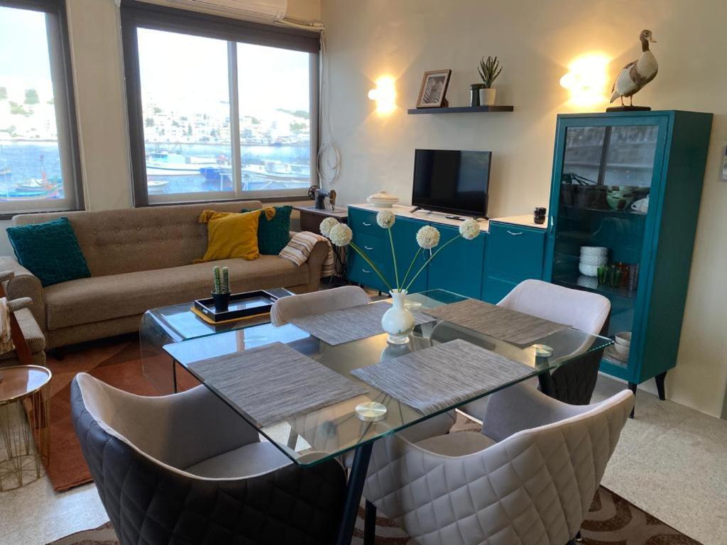 Appartement A Sea View Maisonette Right On The Waters Edge. à San Pawl il-Baħar Extérieur photo