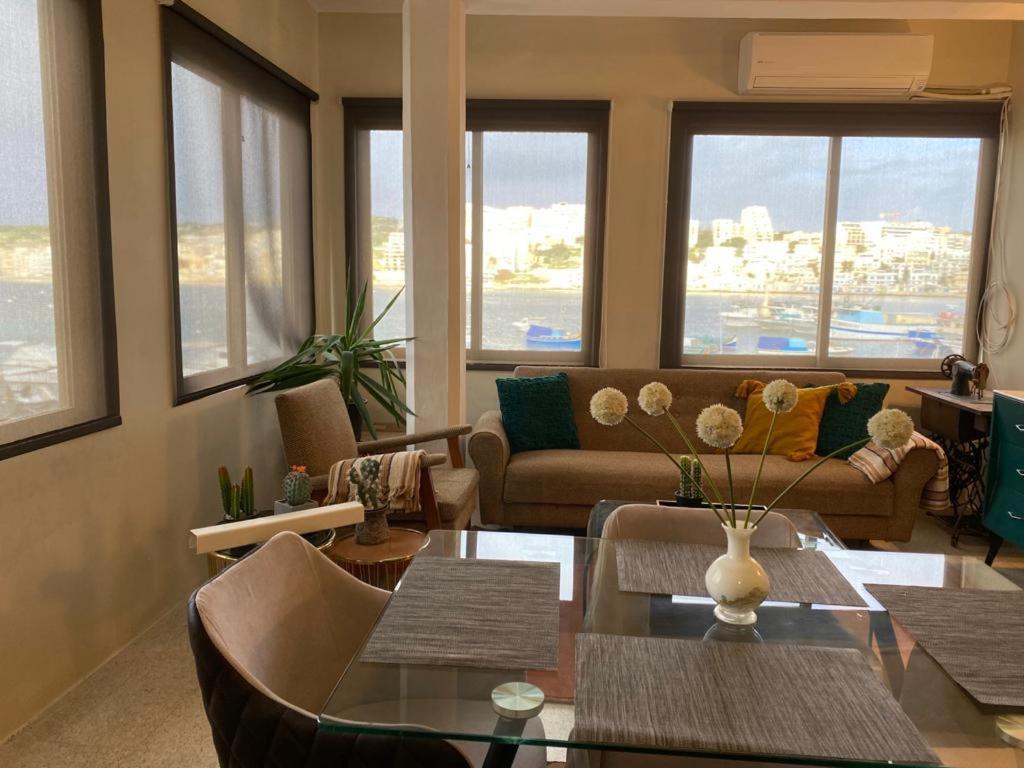 Appartement A Sea View Maisonette Right On The Waters Edge. à San Pawl il-Baħar Extérieur photo